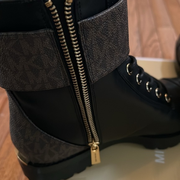 Michael Kors Women’s Tatum combat  Lace-Up Boot - Picture 8 of 12